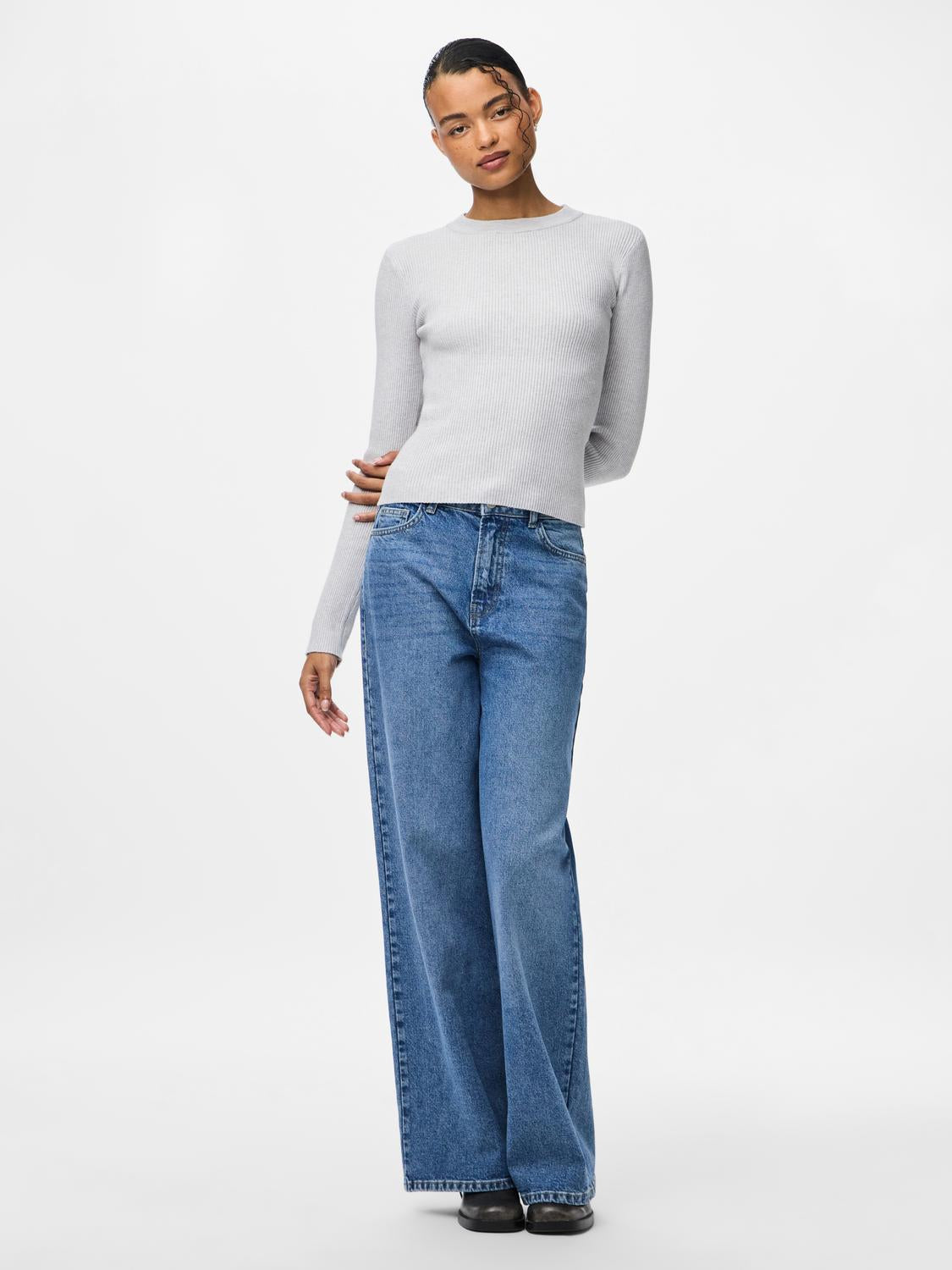 model_shot-front_full